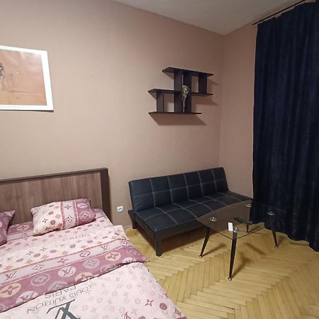 Ляльковий Театр Не Мансарда Lviv Extérieur photo