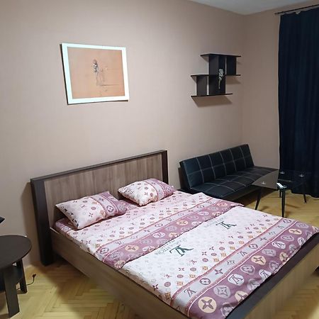 Ляльковий Театр Не Мансарда Lviv Extérieur photo