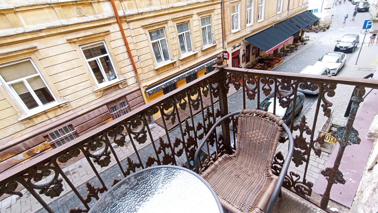 Ляльковий Театр Не Мансарда Lviv Extérieur photo