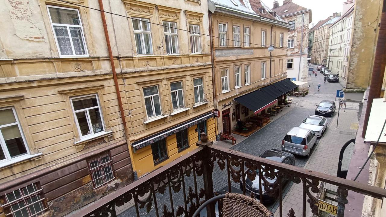 Ляльковий Театр Не Мансарда Lviv Extérieur photo